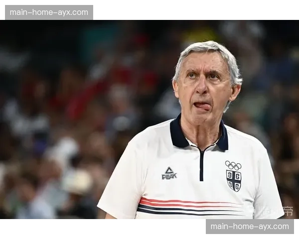 争议判罚主导比赛，赛后发布会罗马与佛罗伦萨主帅各执一词