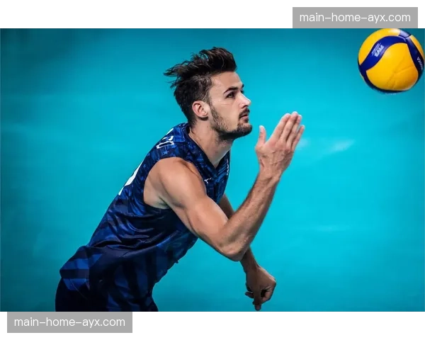 主赛第一场，巴西选手巴博萨以膝击TKO获胜