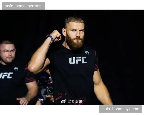 特写：战胜罕见疾病后，加拿大选手马克斯韦尔获得UFC合同